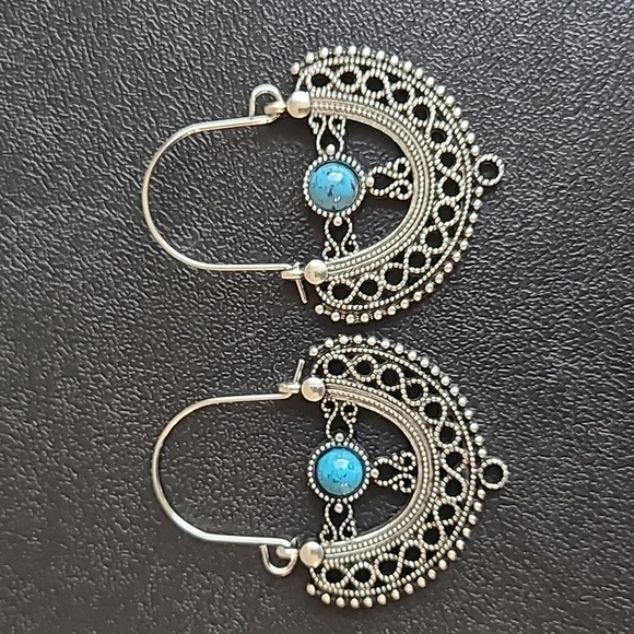 Jewelry - Cute boho style earrings